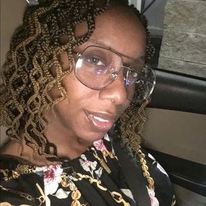 Meet your Posher, Latoya